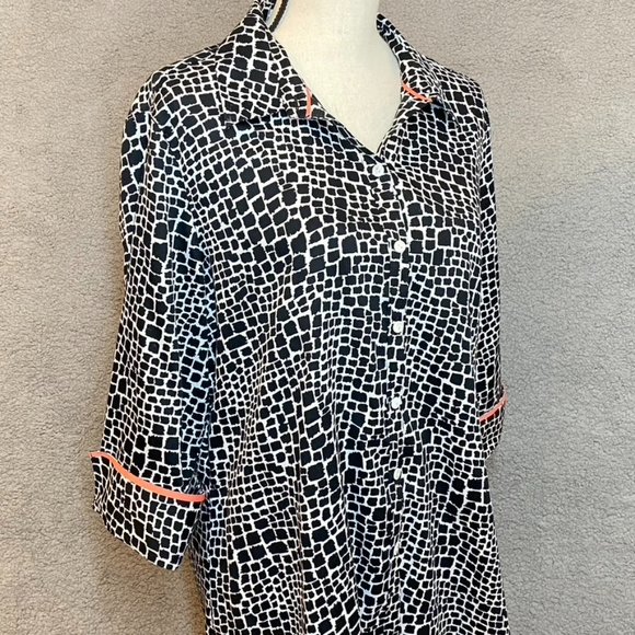 Orvis Wrinkle Resistant Button Up Blouse Black & White Print Size 18 - Picture 3 of 14